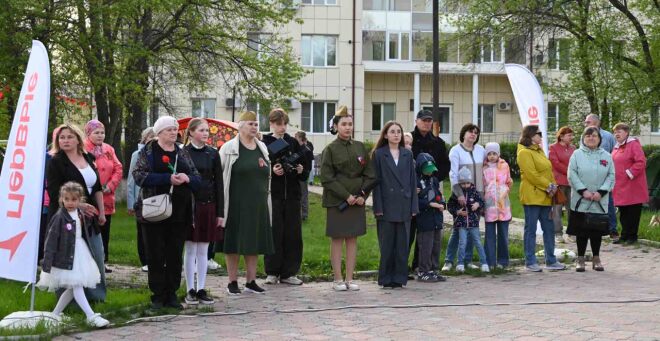 Зрители Открытого микрофона погрузились в атмосферу литературно-музыкальной экспозиции