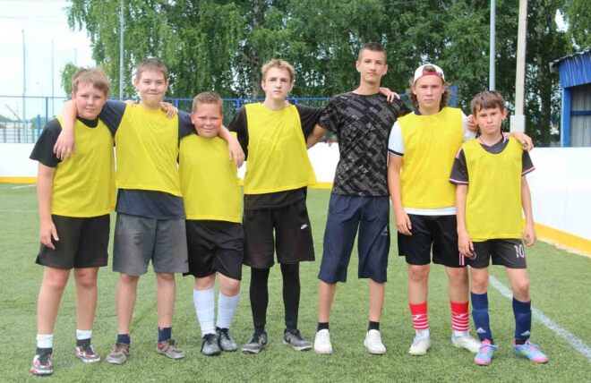 Команда «Родина» из села Омутинского. Цель направления «Дворовый футбол» - организация досуга детей на каникулах и формирование культуры здорового образа жизни у подрастающего поколения