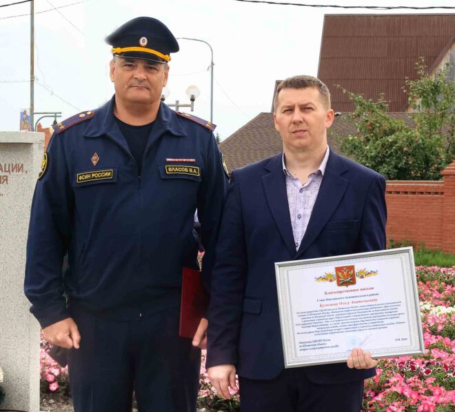 Владислав Власов передал Благодарственное письмо Владимиру Львову