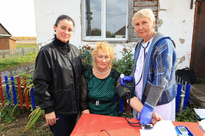 Участковый специалист по социальной работе Ольга Григорьева и фельдшер Надежда Шульгина готовы оказать профессиональную помощь