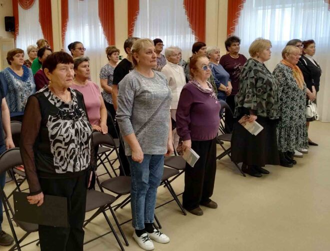 Участники литературной гостиной почтили память погибшего воина-земляка минутой молчания