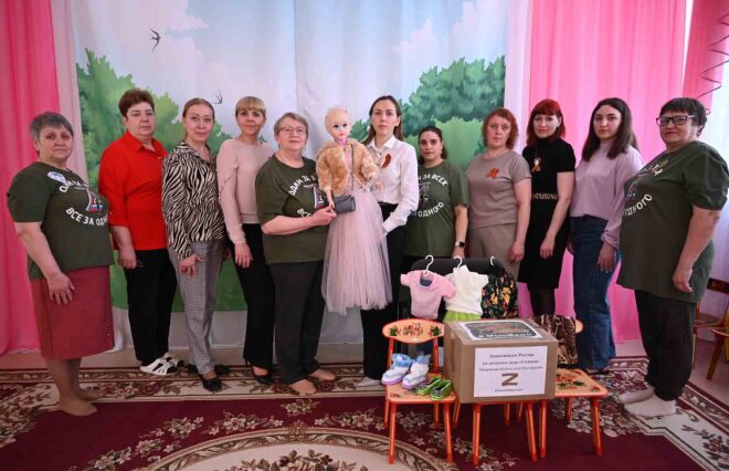 Вагайские волонтеры привезли подарок воспитанникам детского сада «Сказка»