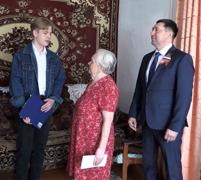 Александр Соколов читает стих для Валентины Ивановны Редькиной