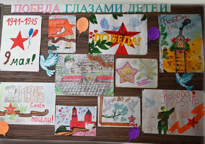 В честь Дня Победы в военном комиссариате была организована выставка рисунков